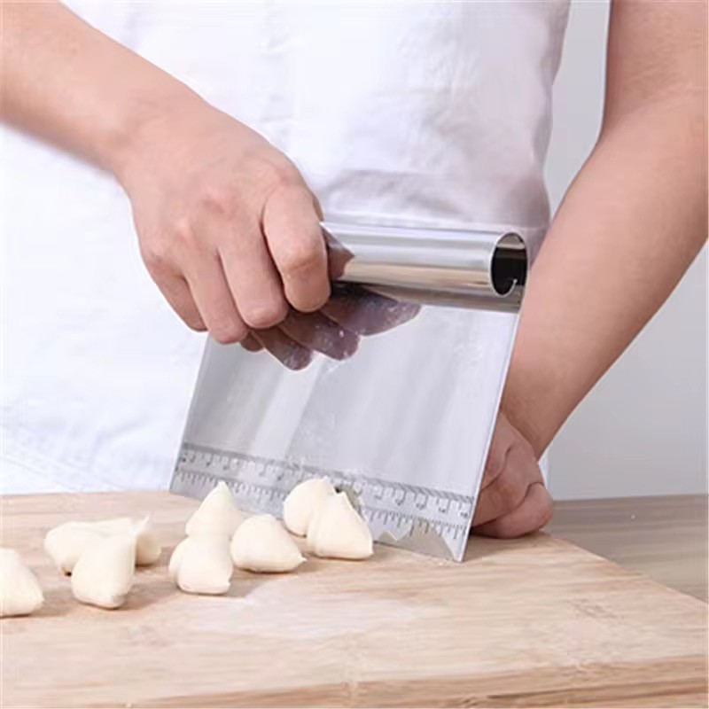 Racletă / Spatulă din inox pentru aluat și patiserie